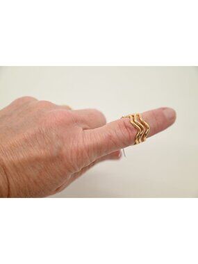 NWT Josslyn Organic Wavy Knot Gold Ring Minimalist Stackable Fashion Jewelry